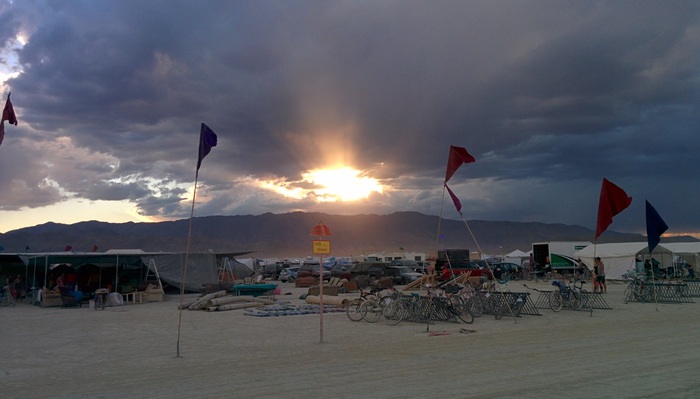 Фотография: Burning Man глазами обывателя: набор для выживания, пробки и богатые туристы №18 - BigPicture.ru