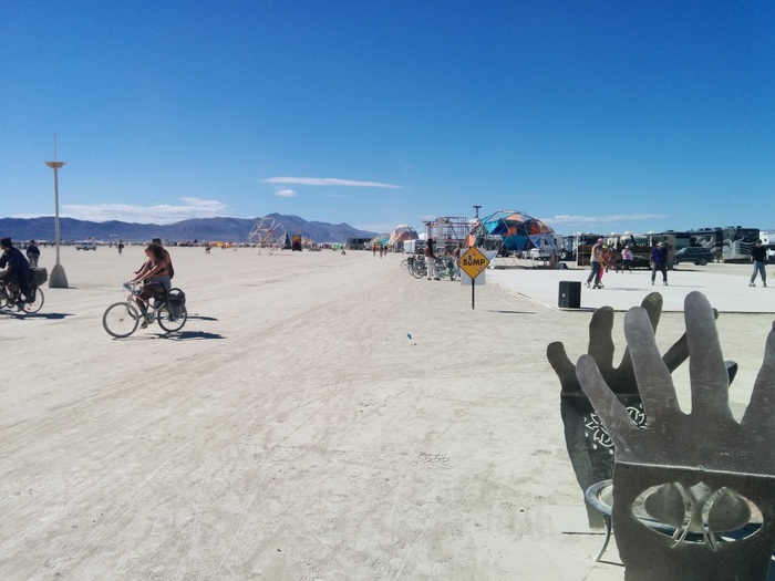 Фотография: Burning Man глазами обывателя: набор для выживания, пробки и богатые туристы №11 - BigPicture.ru