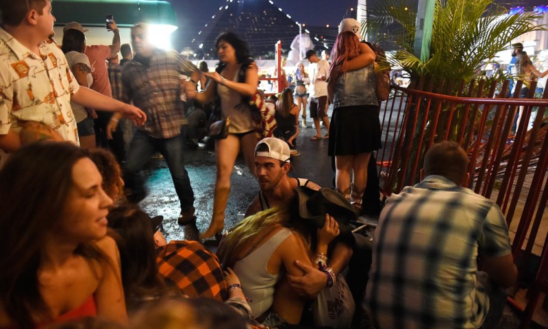 Фотография: На фестивале в Лас-Вегасе произошла стрельба. Есть погибшие №2 - BigPicture.ru