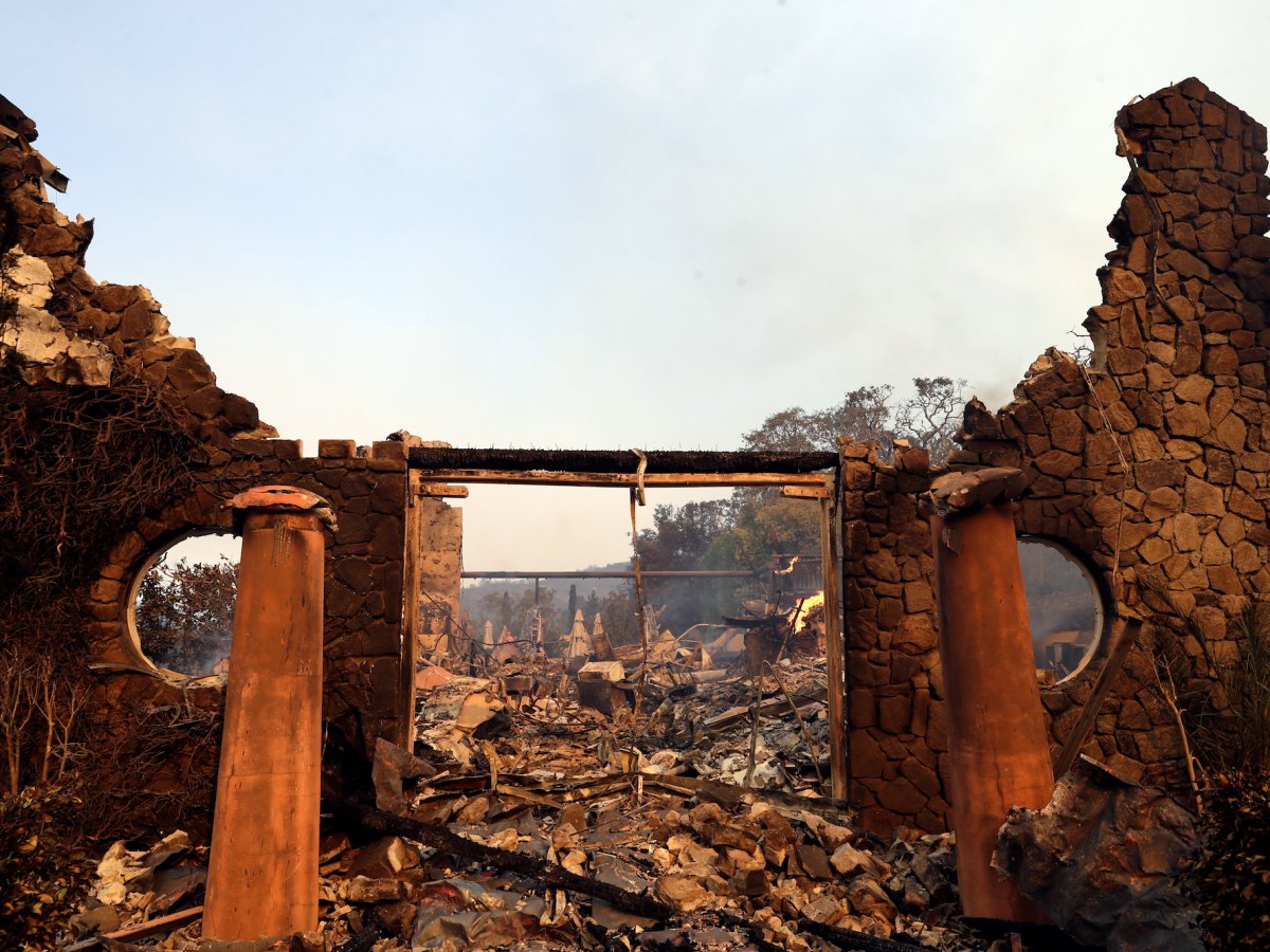 Фотография: Разруха, пепел и дым: апокалиптические фотографии Калифорнии до и после лесных пожаров №3 - BigPicture.ru