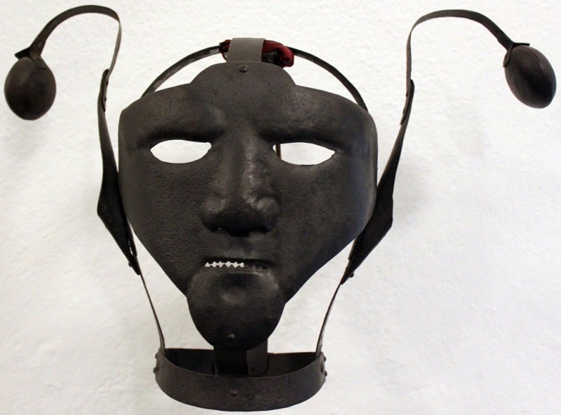 Фотография: Держи язык за зубами: железная маска, с помощью которой в Средневековье наказывали за сплетни №5 - BigPicture.ru