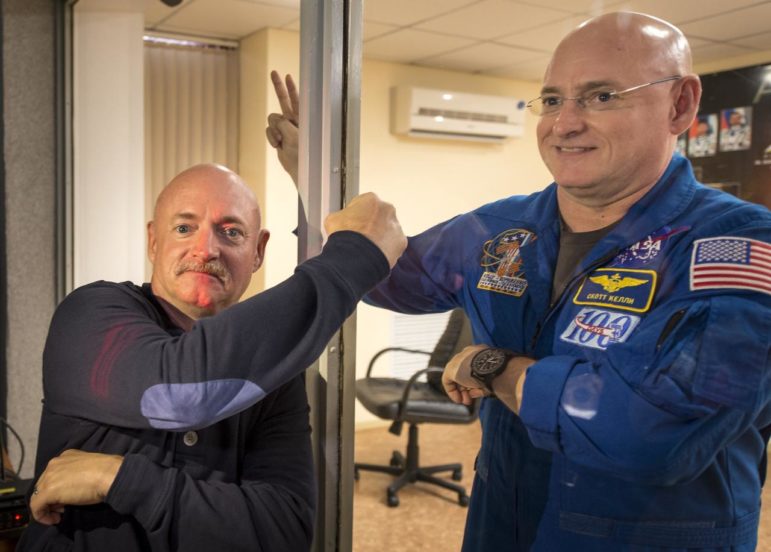 Фотография: НАСА отправило одного из братьев-близнецов в космос, и он вернулся чужим №5 - BigPicture.ru