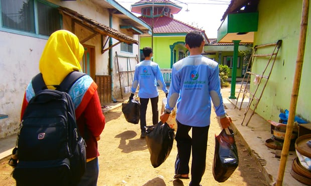 Фотография: Медицина для бедных: индонезийцы платят за здоровье мусором №5 - BigPicture.ru