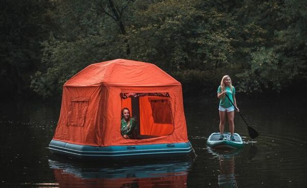 Американцы придумали плавучую палатку для кемпинга