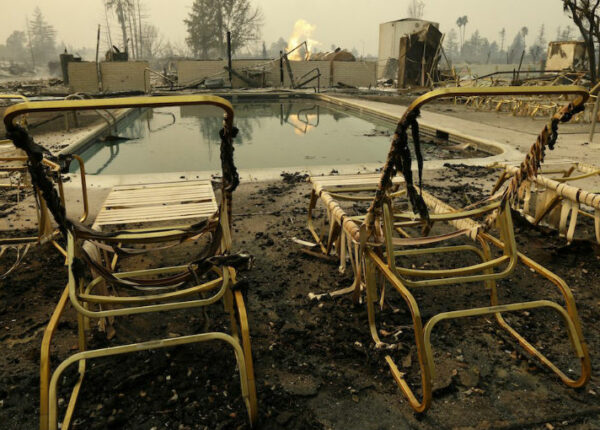 Разруха, пепел и дым: апокалиптические фотографии Калифорнии до и после лесных пожаров