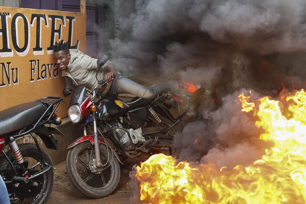 Фотография: Кения в огне: выборы спровоцировали кровопролитные столкновения №5 - BigPicture.ru