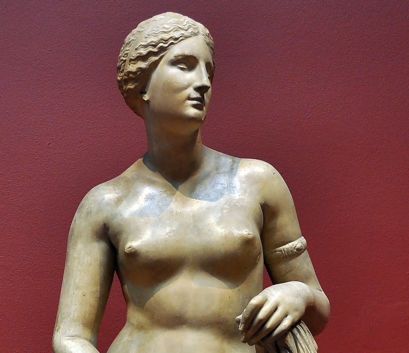 От Венеры палеолита до Кардашьян: как менялась мода на женскую грудь