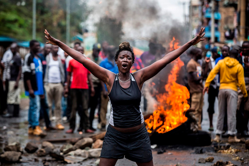 Фотография: Кения в огне: выборы спровоцировали кровопролитные столкновения №11 - BigPicture.ru