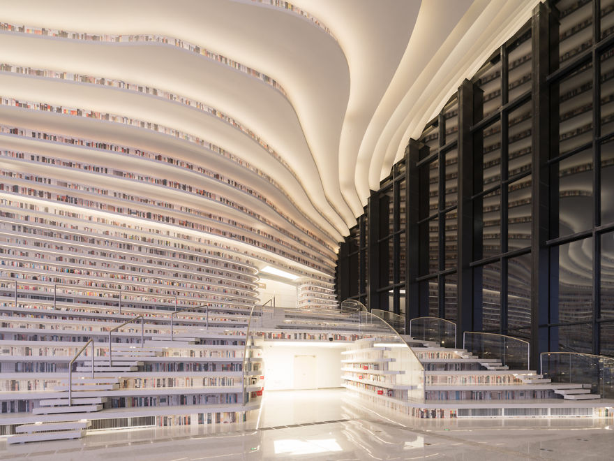 Фотография: В Китае открыли инопланетную библиотеку, вмещающую 1,2 миллиона книг №5 - BigPicture.ru