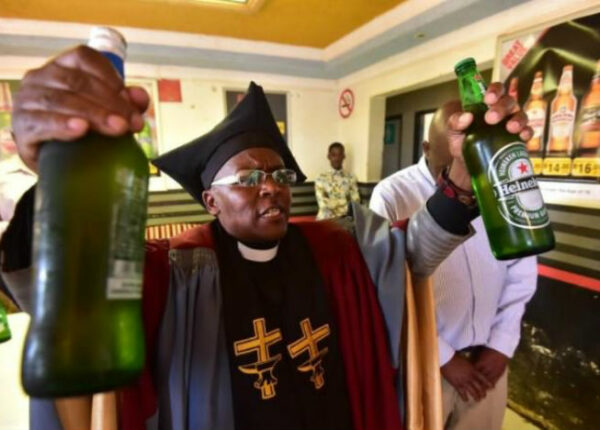Ешь, молись, пей: в Южной Африке открылась церковь, где нужно выпивать во время службы