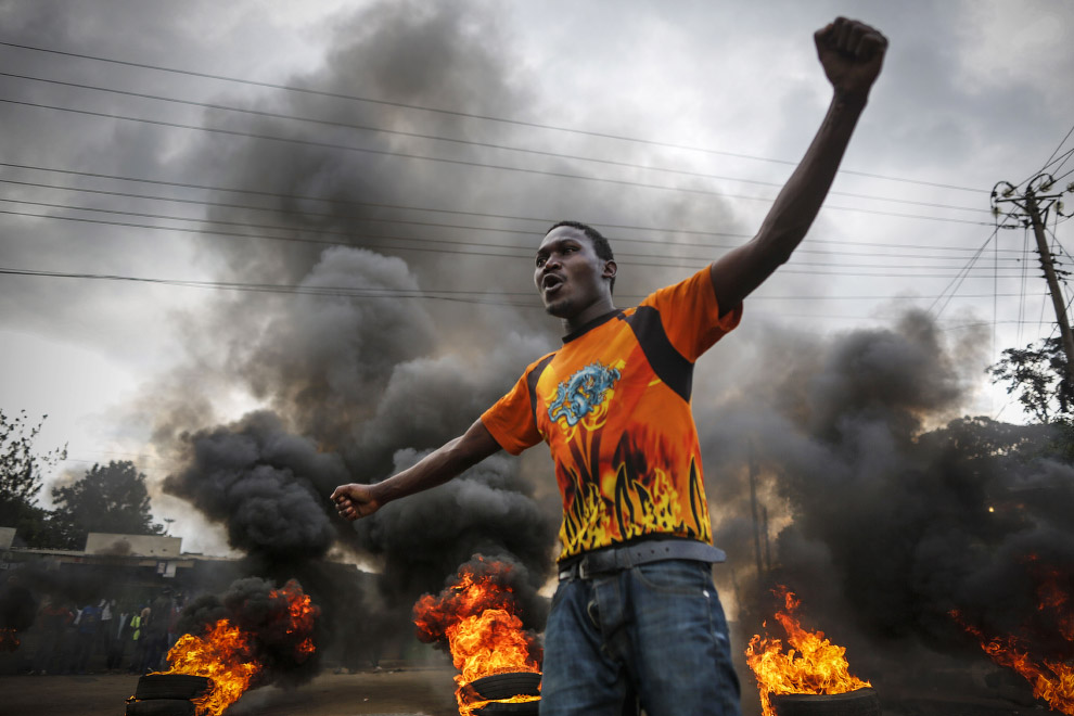 Фотография: Кения в огне: выборы спровоцировали кровопролитные столкновения №13 - BigPicture.ru