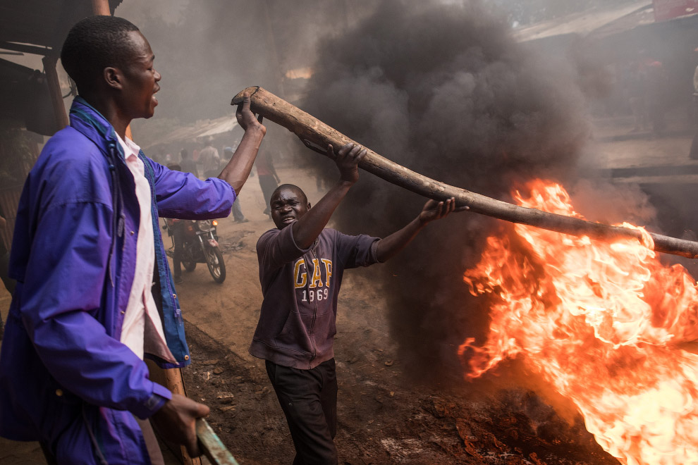 Фотография: Кения в огне: выборы спровоцировали кровопролитные столкновения №14 - BigPicture.ru