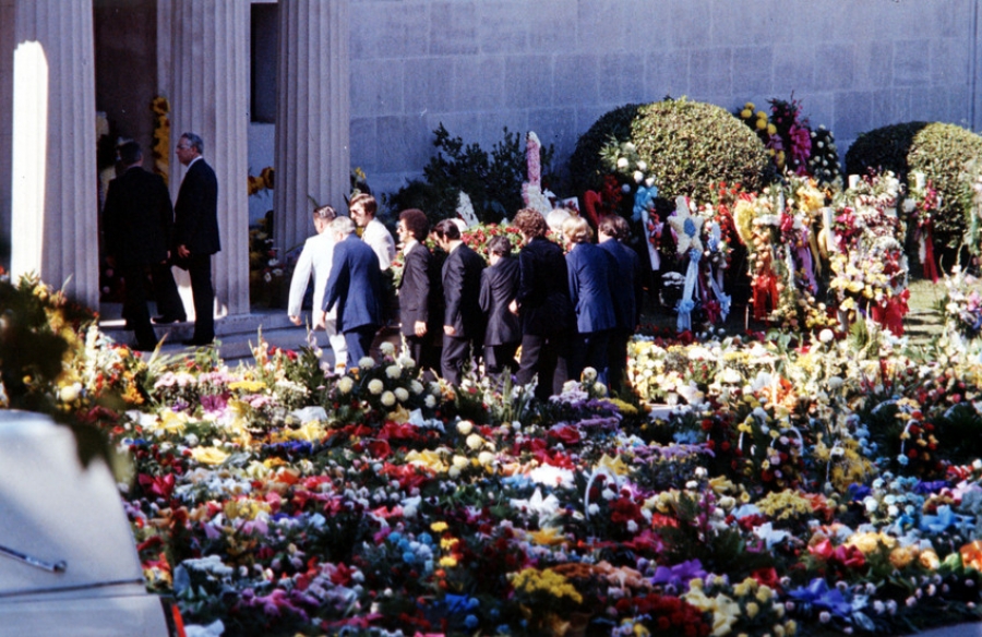 Как проходили самые дорогие и пышные похороны известных людей в истории