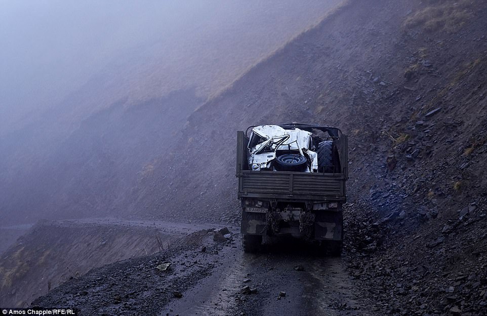 Фотография: Каждый год тысячи овец в Грузии совершают опасный путь с гор высотой 3000 метров №16 - BigPicture.ru