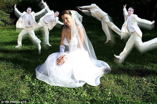 Фотография: Голь на выдумки хитра: вырвиглазные провинциальные свадебные фотосессии №16 - BigPicture.ru