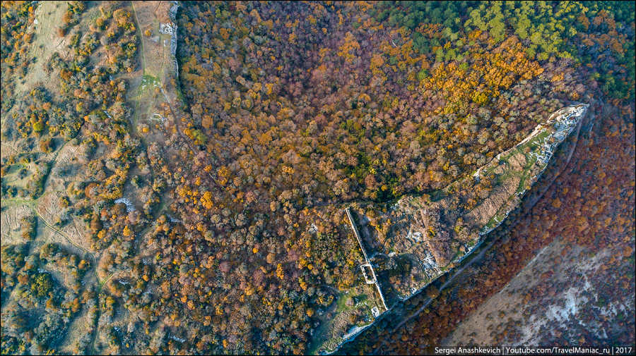 Фотография: Великолепные фотографии осеннего Крыма с квадрокоптера №25 - BigPicture.ru