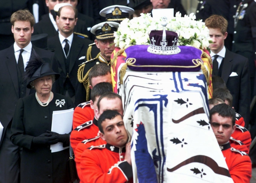 Фотография: Как проходили самые дорогие и пышные похороны известных людей в истории №29 - BigPicture.ru