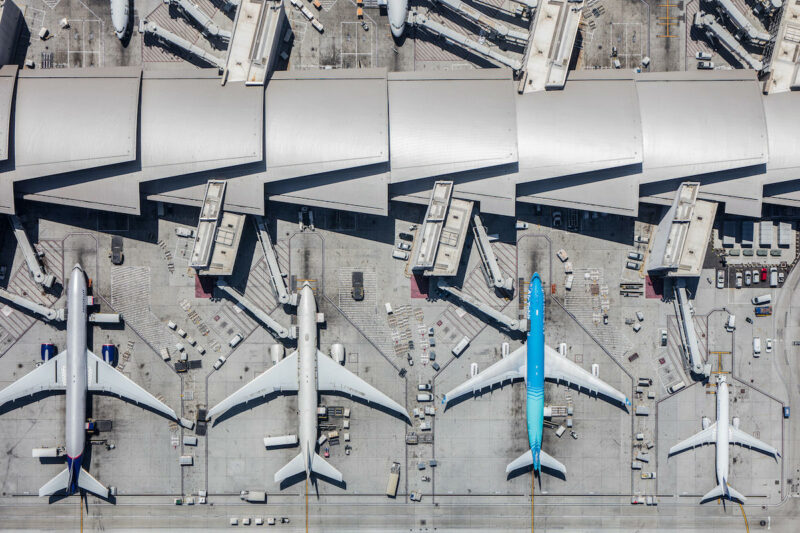 Фотография: Фотограф с вертолета снимает аэропорты, и они похожи на чертежи придирчивого инженера №2 - BigPicture.ru