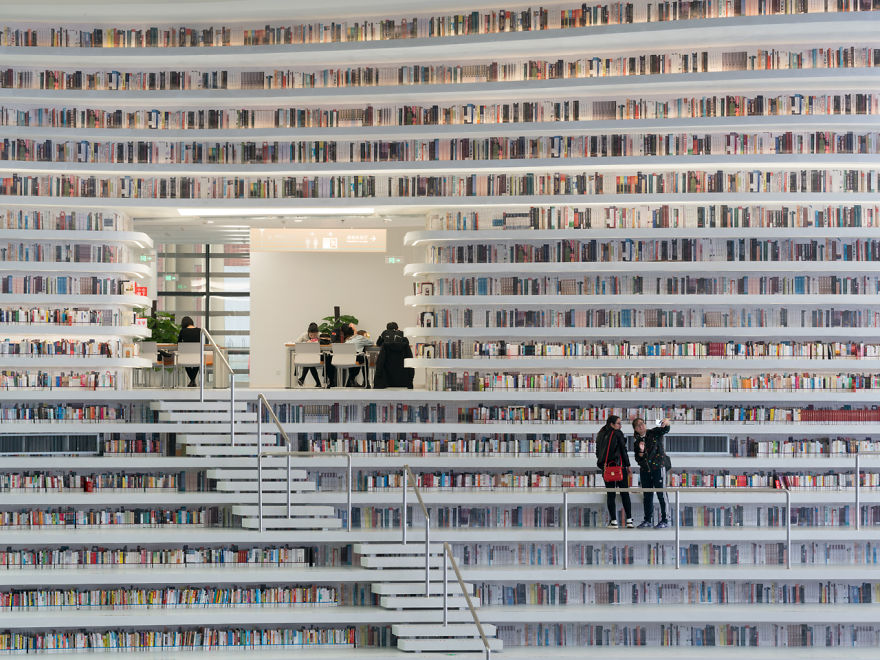 Фотография: В Китае открыли инопланетную библиотеку, вмещающую 1,2 миллиона книг №4 - BigPicture.ru