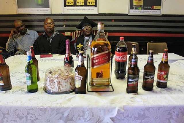 Фотография: Ешь, молись, пей: в Южной Африке открылась церковь, где нужно выпивать во время службы №4 - BigPicture.ru