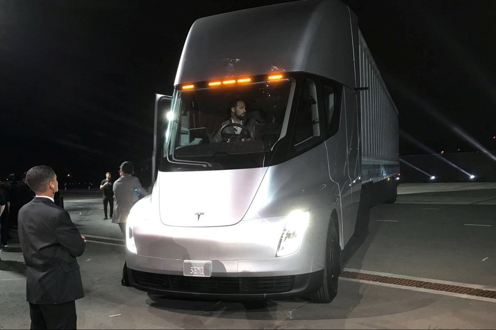 Фотография: В сети появилось первое видео разгона молниеносного грузовика от Tesla №2 - BigPicture.ru
