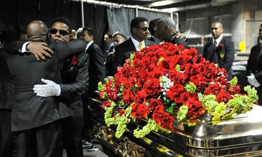 Фотография: Как проходили самые дорогие и пышные похороны известных людей в истории №9 - BigPicture.ru