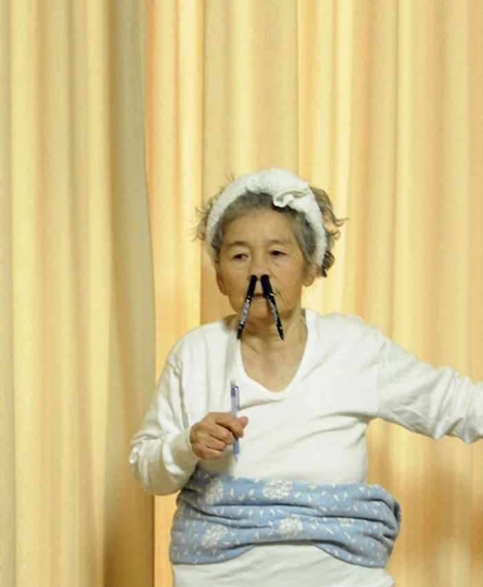 Фотография: Японская бабушка стала фотографом в 72 и теперь делает смешные автопортреты №9 - BigPicture.ru