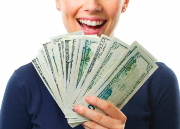 Госпожа удачи: американка за один день выиграла в лотерею 10 тысяч и миллион долларов