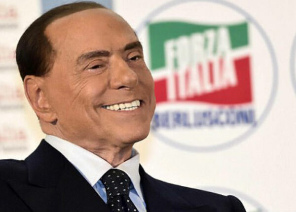 Краше в гроб кладут: Сильвио Берлускони стал похож на восковую фигуру