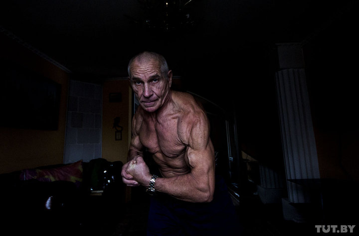 Фотография: В 70 лет выглядеть на 40: как пенсионер-бодибилдер из Беларуси объявил войну старости №2 - BigPicture.ru