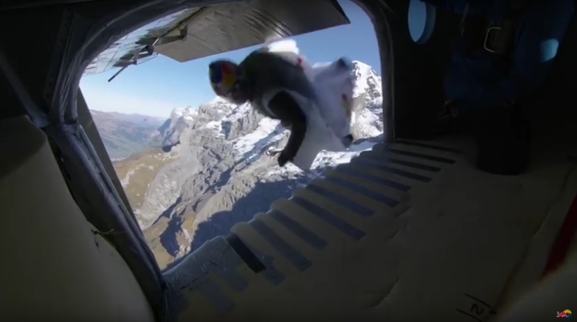 Фотография: Двое французов прыгнули с 4000-метровой горы и влетели в дверь движущегося самолета №2 - BigPicture.ru