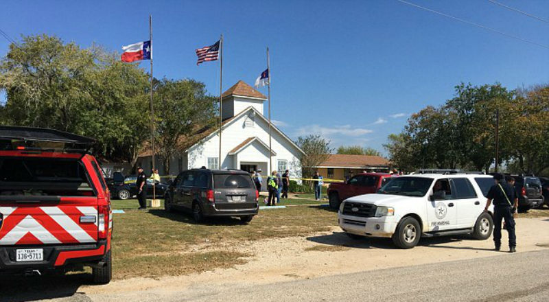 Фотография: Неизвестный открыл стрельбу в техасской церкви, убиты более 20 человек №1 - BigPicture.ru