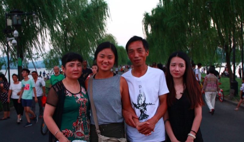 Фотография: Встретимся на мосту через 22 года: китайская пара бросила новорожденную дочь, но все это время надеялась на встречу №10 - BigPicture.ru