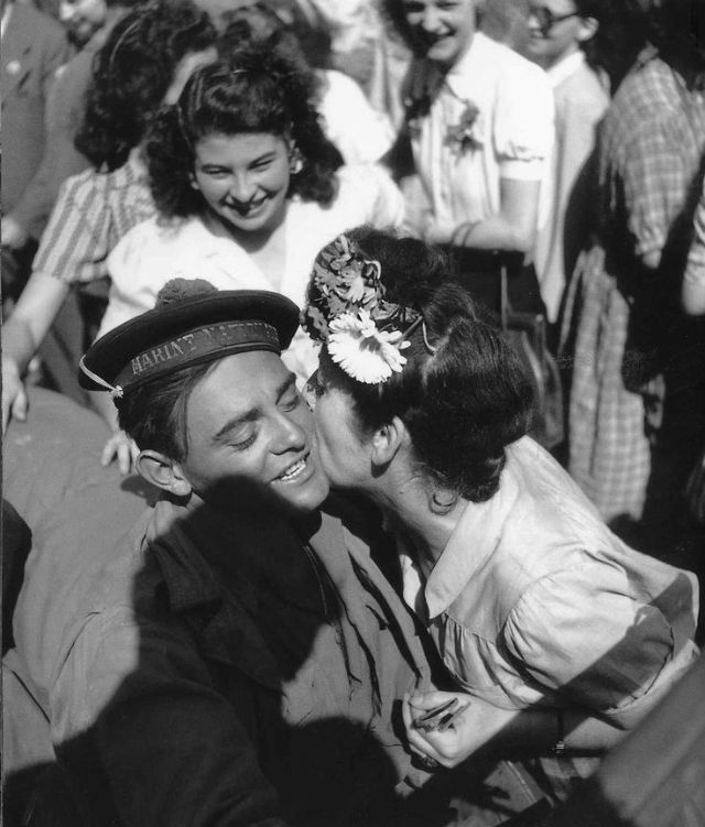 Фотография: Французский поцелуй: как фотограф снимал влюбленные парочки на улицах Парижа №14 - BigPicture.ru
