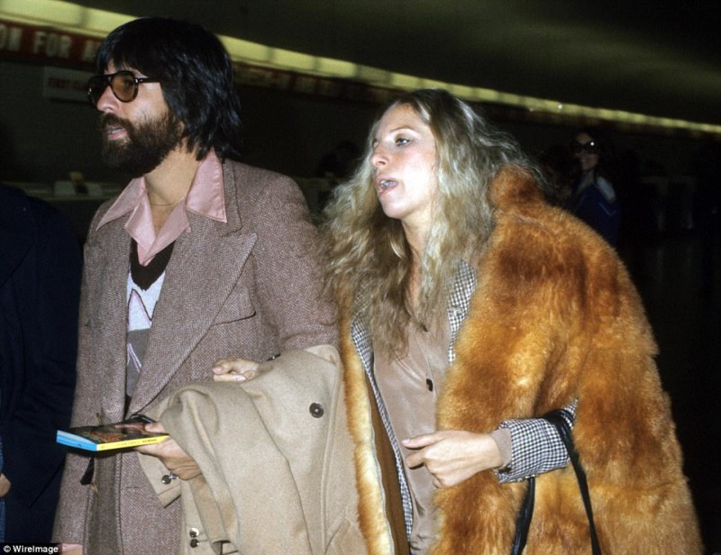 Фотография: Меха, сигары и папарацци: как знаменитости путешествовали в 70-х №16 - BigPicture.ru