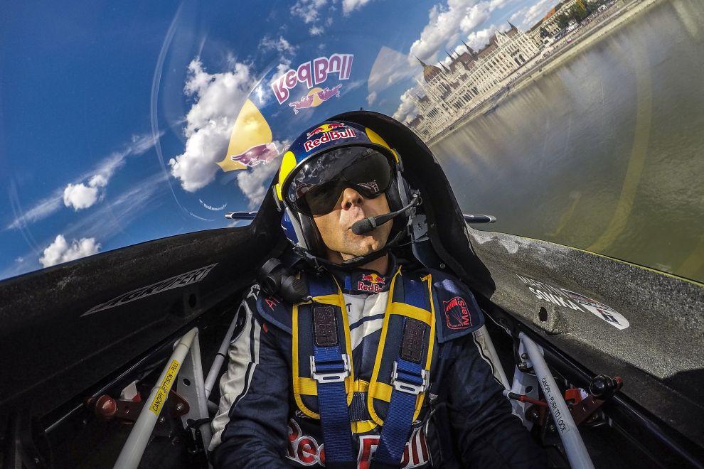 Фотография: Заряд адреналина: 30 лучших экстремальных фото 2017 года от Red Bull №18 - BigPicture.ru