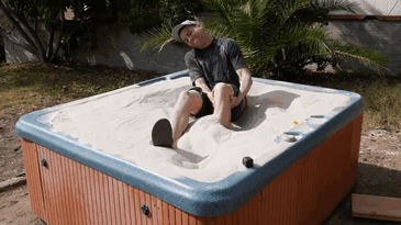 Фотография: Бывший инженер НАСА сделал джакузи, где превратил песок в жидкость №4 - BigPicture.ru