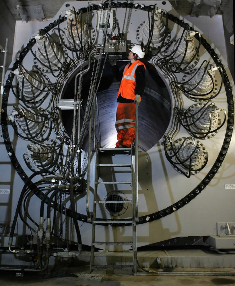 Фотография: Фолкеркское колесо — уникальное вращающееся сооружение, которое поднимает целые корабли №6 - BigPicture.ru