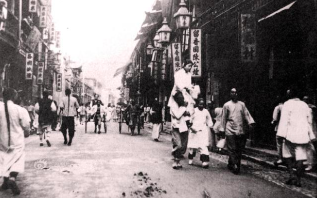 Фотография: Как 70 лет назад в Китае боролись с проституцией №6 - BigPicture.ru