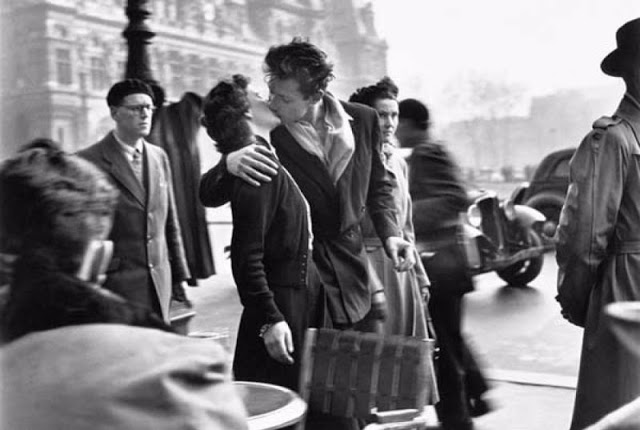 Фотография: Французский поцелуй: как фотограф снимал влюбленные парочки на улицах Парижа №2 - BigPicture.ru
