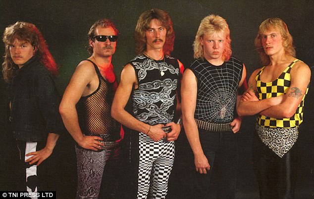 Фотография: Полный привет из 80-х: постеры музыкальных групп, которые никто никогда не повесит на стену №8 - BigPicture.ru