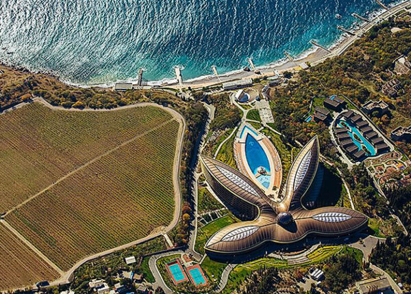 Крымский курорт в виде листа конопли признан лучшим в мире