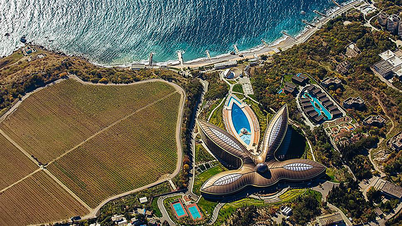 Фотография: Крымский курорт в виде листа конопли признан лучшим в мире №1 - BigPicture.ru