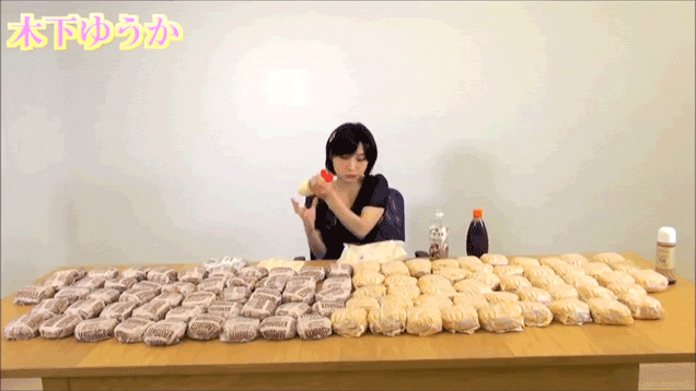 Фотография: Японка съедает 60 бургеров и 3 кило лапши в один присест и остается стройной №4 - BigPicture.ru