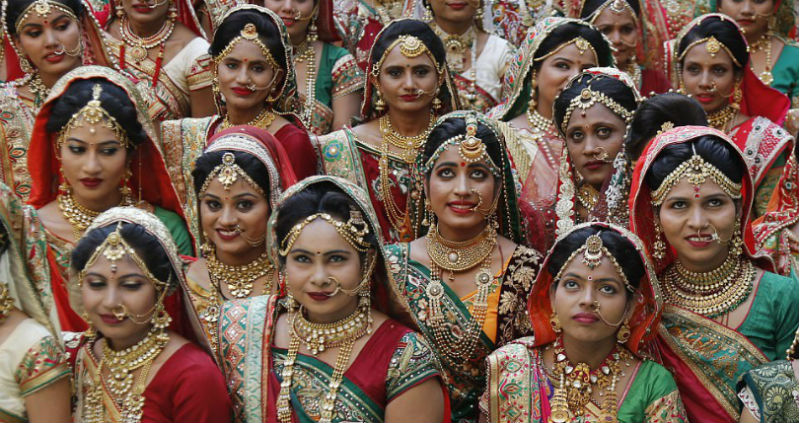 Фотография: Алмазный магнат в Индии устроил свадьбу сразу для 250 неимущих пар, и получилось роскошно №1 - BigPicture.ru
