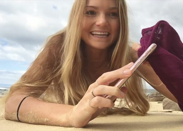 Звезда Instagram учит делать профессиональные селфи на смартфон
