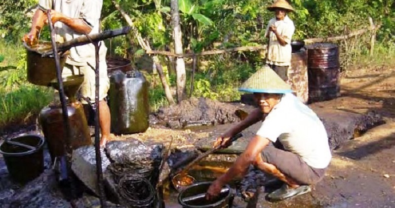 Фотография: Это моя скважина, и я ее дою: тонкости частной нефтедобычи по-индонезийски №1 - BigPicture.ru