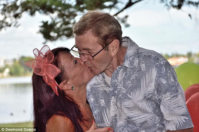 Фотография: Мужчина с Альцгеймером сделал жене предложение, забыв, что они женаты более 30 лет №2 - BigPicture.ru