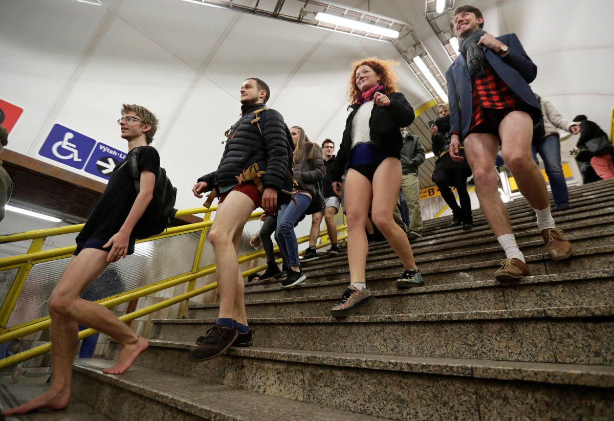 Фотография: В метро без штанов — 2018: по миру прокатился глобальный флешмоб №16 - BigPicture.ru