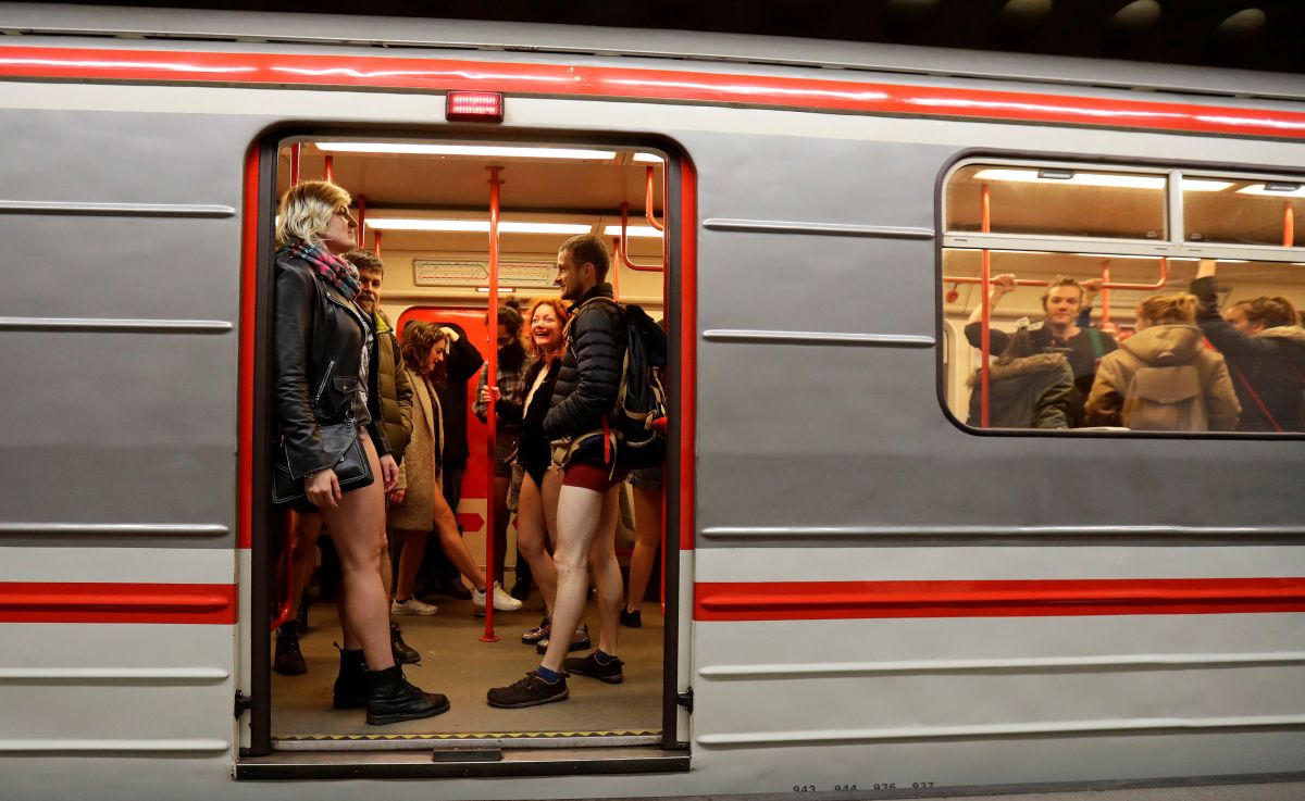 Фотография: В метро без штанов — 2018: по миру прокатился глобальный флешмоб №15 - BigPicture.ru
